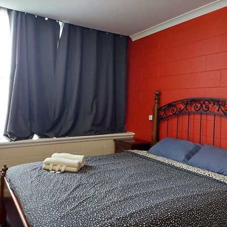 Port Adelaide Backpackers Hostel Bagian luar foto