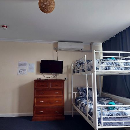 Port Adelaide Backpackers Hostel Bagian luar foto