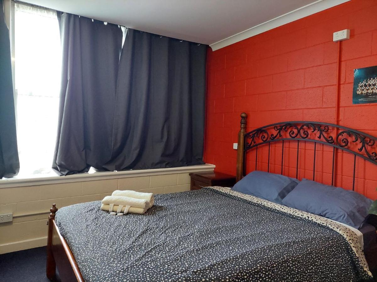 Port Adelaide Backpackers Hostel Bagian luar foto