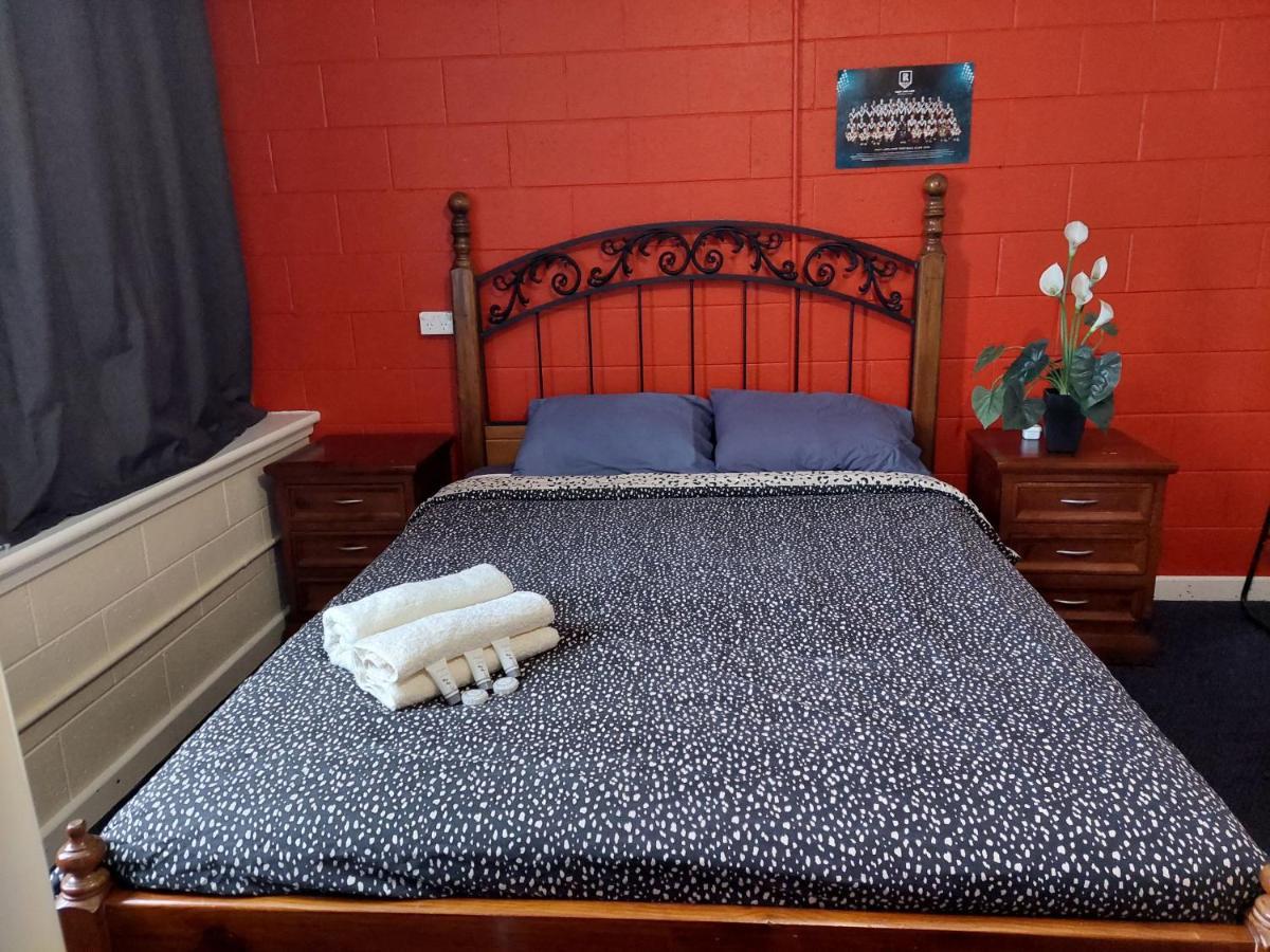 Port Adelaide Backpackers Hostel Bagian luar foto