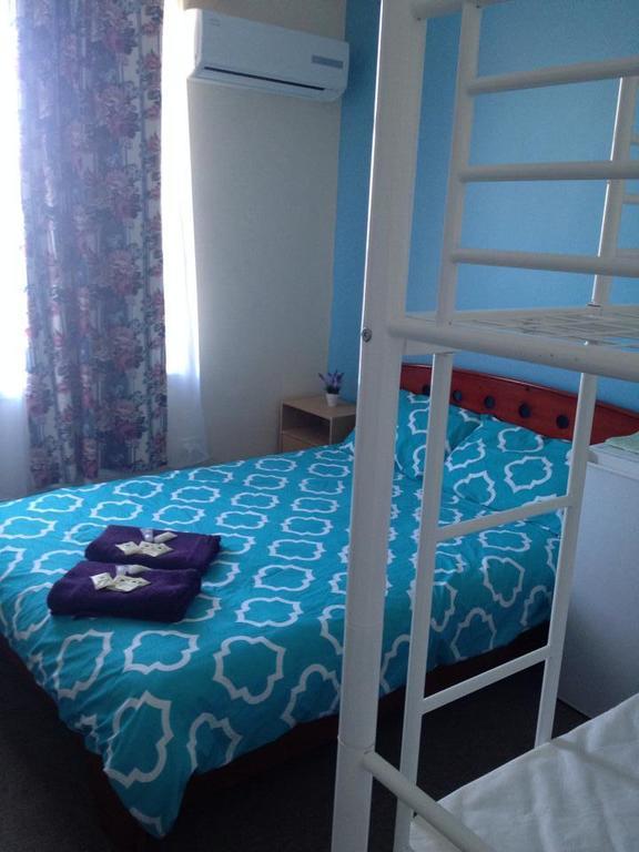Port Adelaide Backpackers Hostel Bagian luar foto