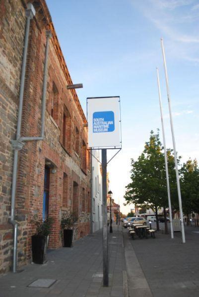 Port Adelaide Backpackers Hostel Bagian luar foto