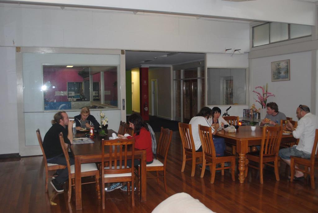 Port Adelaide Backpackers Hostel Bagian luar foto