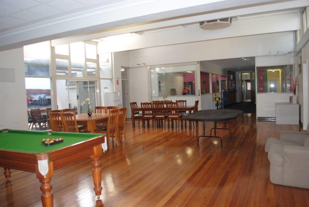 Port Adelaide Backpackers Hostel Bagian luar foto