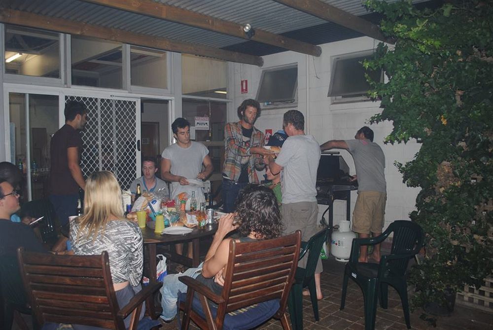 Port Adelaide Backpackers Hostel Bagian luar foto