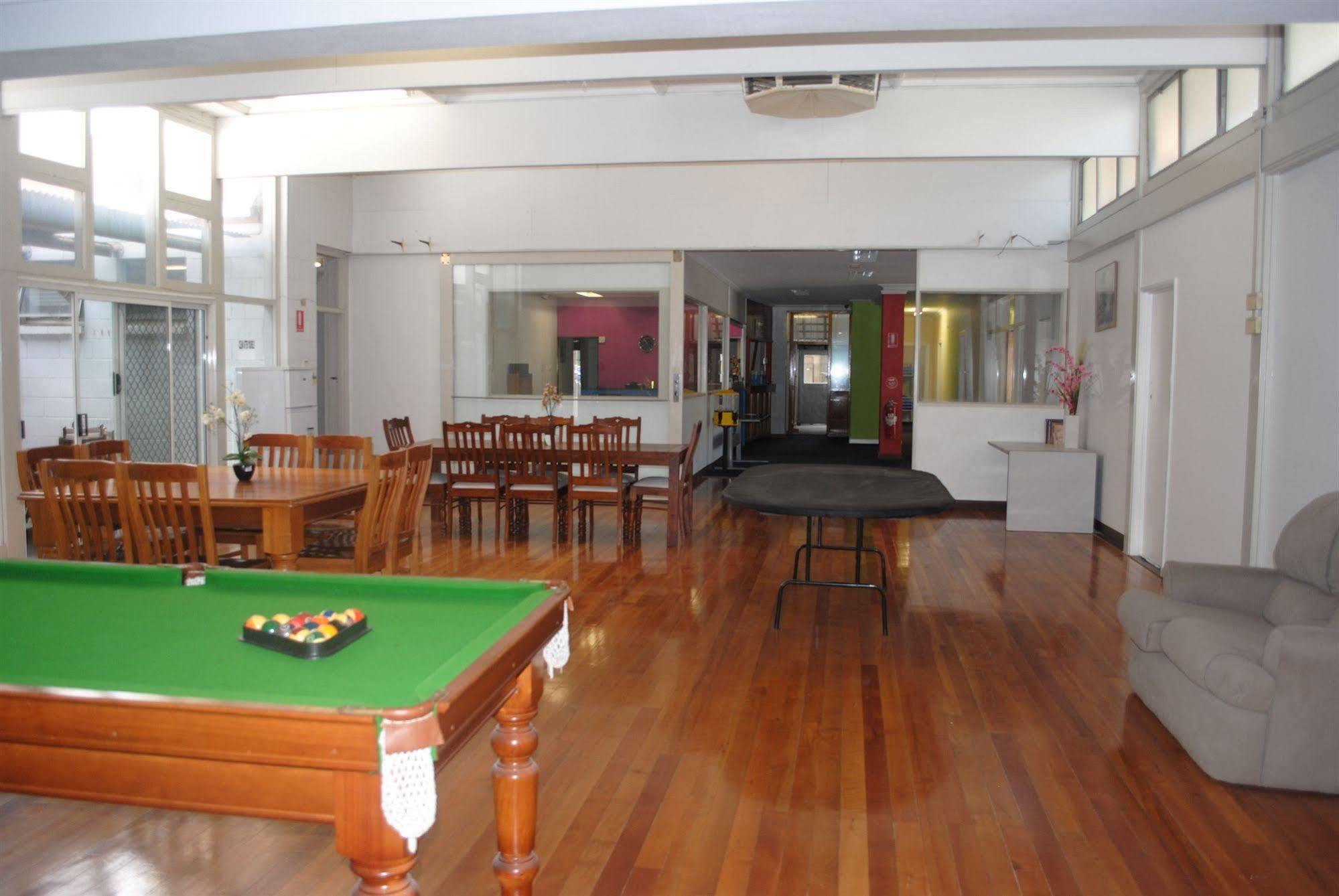 Port Adelaide Backpackers Hostel Bagian luar foto