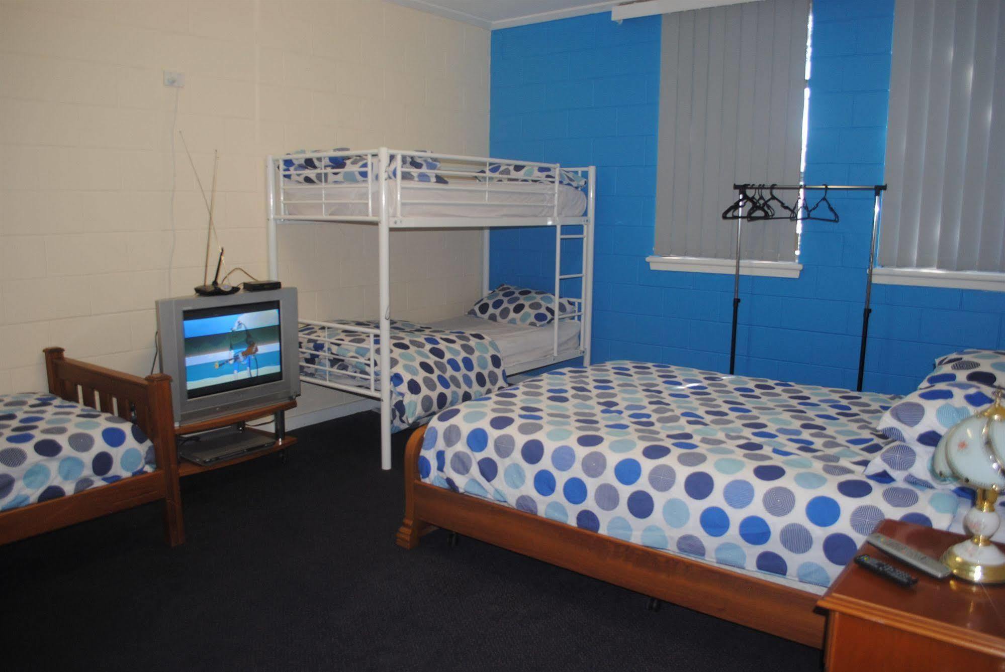 Port Adelaide Backpackers Hostel Bagian luar foto