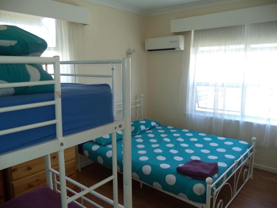 Port Adelaide Backpackers Hostel Bagian luar foto