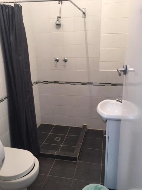 Port Adelaide Backpackers Hostel Bagian luar foto