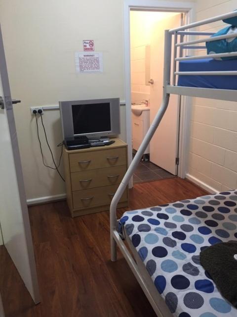 Port Adelaide Backpackers Hostel Bagian luar foto